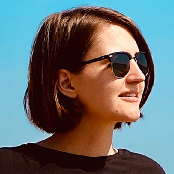 Upcycled Hand Printed Large White Cockatoo Parrot Ukraine Artist Fundraiser Tee - Picture 5 of 5